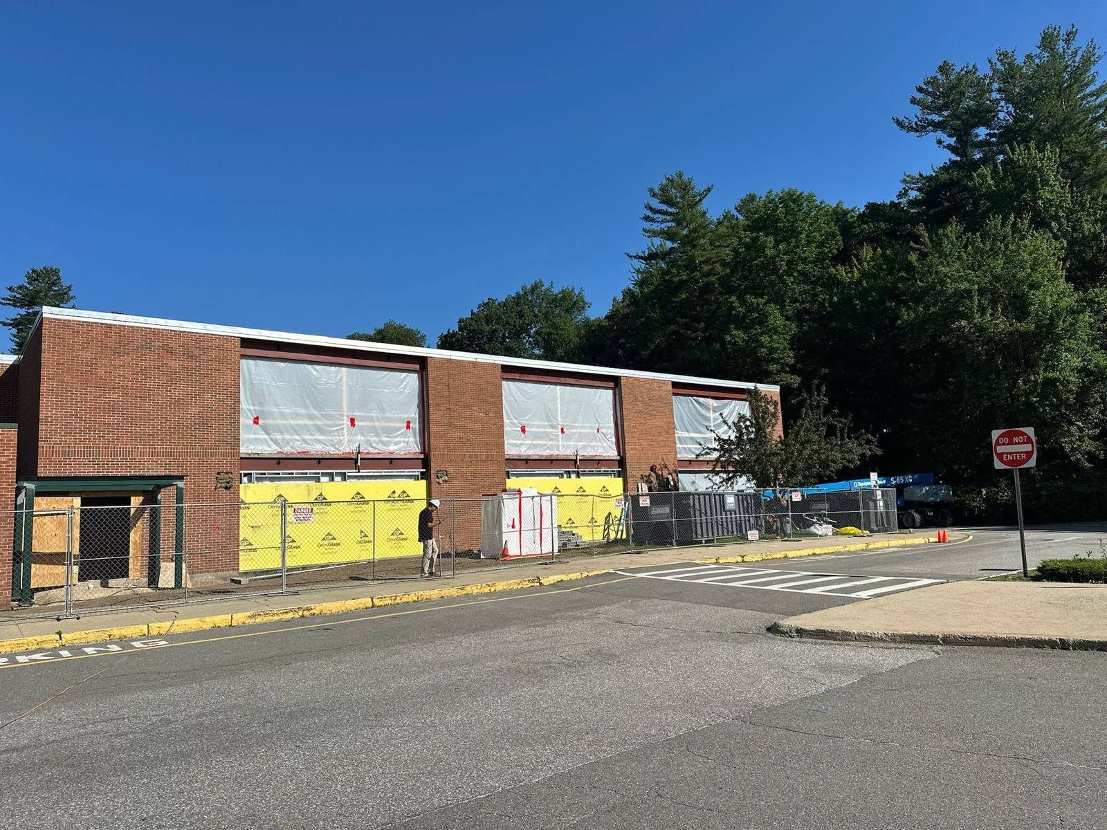 Elementary school in Nashua, NH with DensGlass sheathing panels going up on the exterior wall